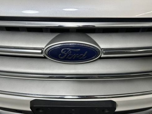 Used 2019 Ford Escape SEL image 9