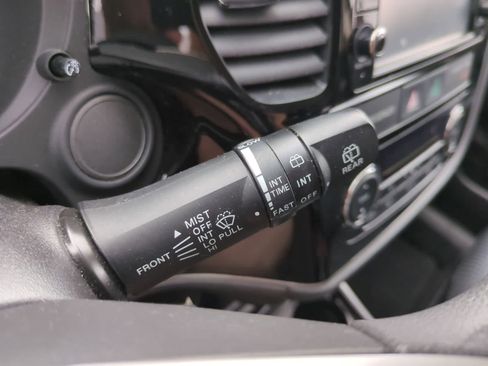 Used 2018 Mitsubishi Outlander ES AWD/4WD image 25