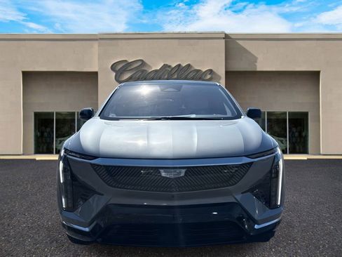 New 2026 Cadillac Optiq Luxury 2 image 8