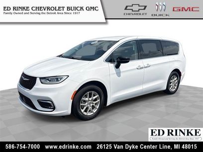 Used 2024 Chrysler Pacifica Touring-L