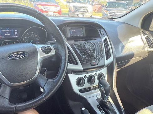 Used 2014 Ford Focus SE w/ SE Sport Package image 26