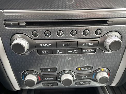 Used 2020 Nissan Pathfinder SL image 30