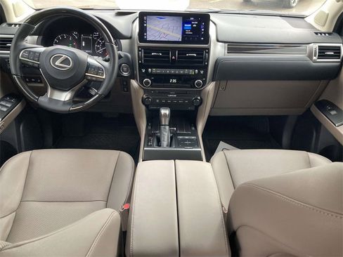 Used 2023 Lexus GX 460 Premium w/ Premium Package image 10