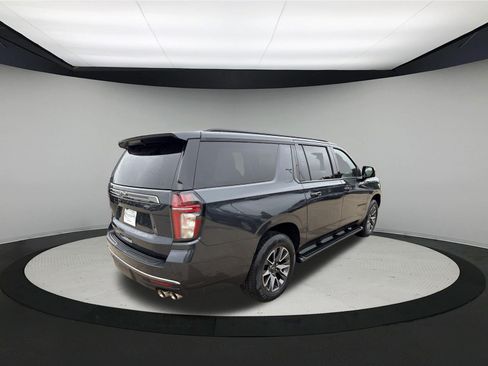 Used 2022 Chevrolet Suburban Z71 w/ Z71 Off-Road Package AWD/4WD image 7