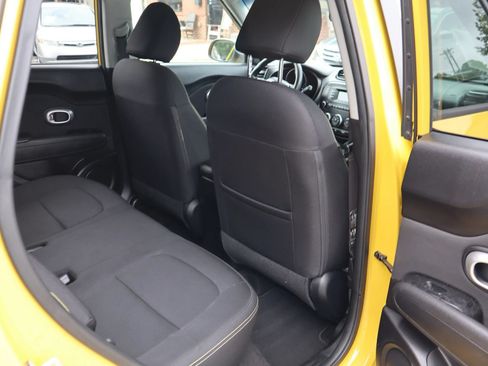 Used 2014 Kia Soul + FWD image 18