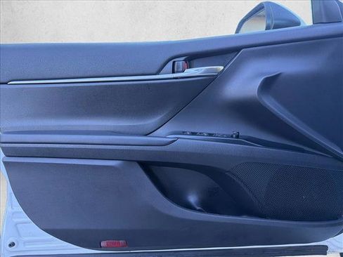 Used 2020 Toyota Camry LE image 10