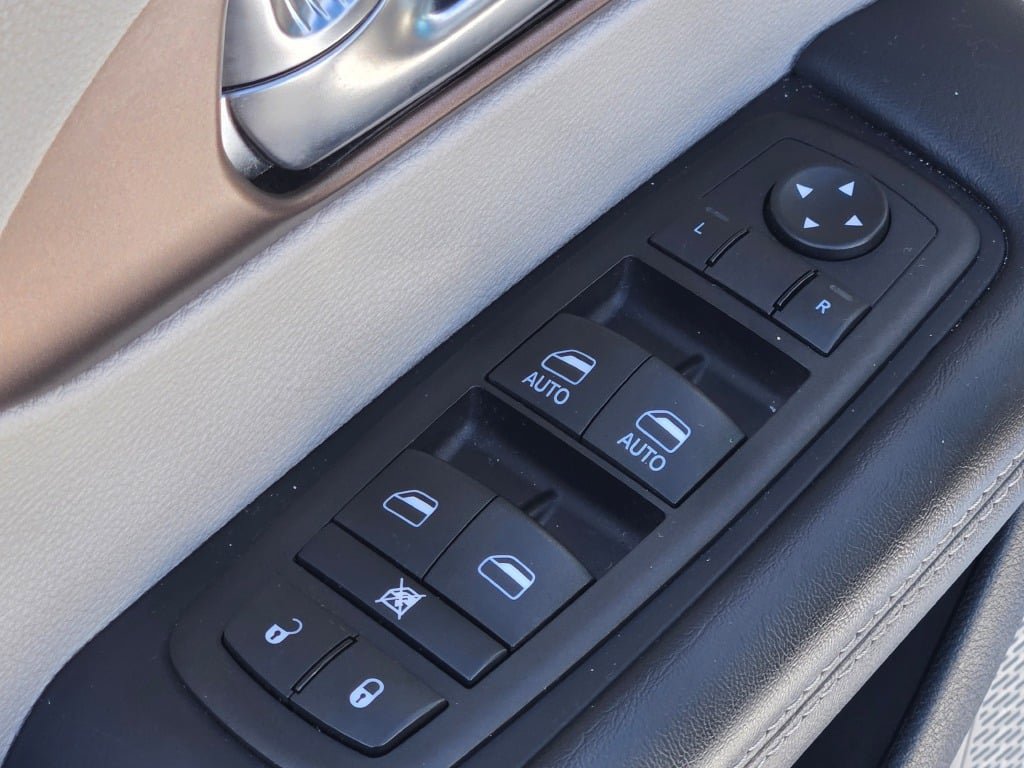 Used 2024 Chrysler Voyager LX FWD image 18