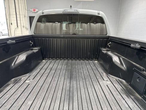 Used 2021 Toyota Tacoma TRD Off-Road w/ TRD Premium Off Road Package AWD/4WD image 17