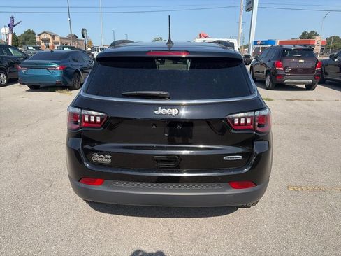 Used 2024 Jeep Compass Latitude AWD/4WD image 5