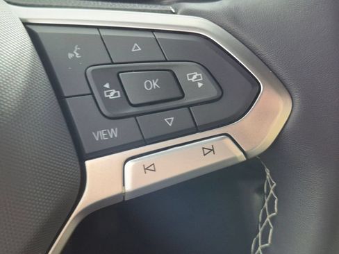 Used 2023 Volkswagen Tiguan SE FWD image 17