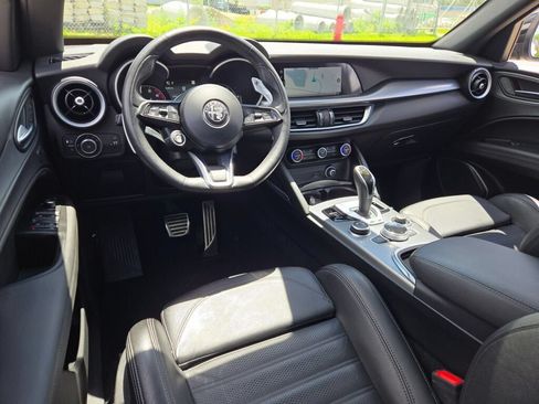Used 2022 Alfa Romeo Stelvio Veloce AWD/4WD image 19