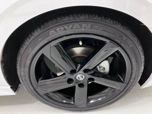 Used 2022 Nissan Sentra SR w/ SR Premium Package image 13