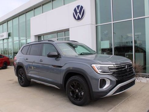 New 2026 Volkswagen Atlas Peak Edition AWD/4WD image 1