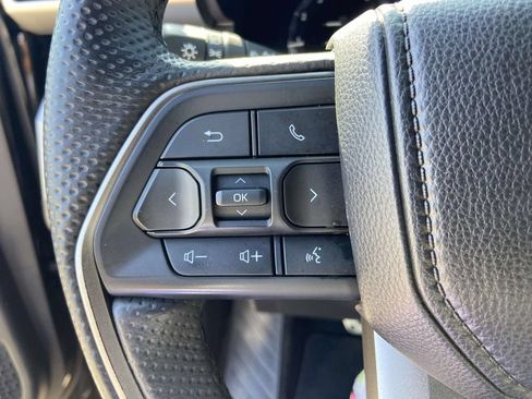Used 2025 Toyota Tacoma TRD Sport AWD/4WD image 32