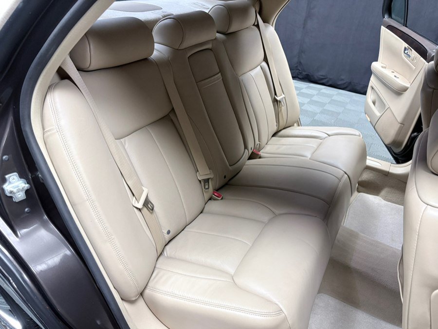 Used 2008 Cadillac DTS FWD image 32