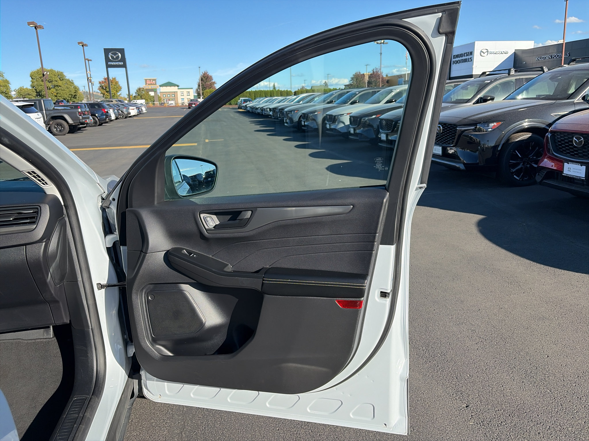 Used 2025 Ford Escape Active AWD/4WD image 17