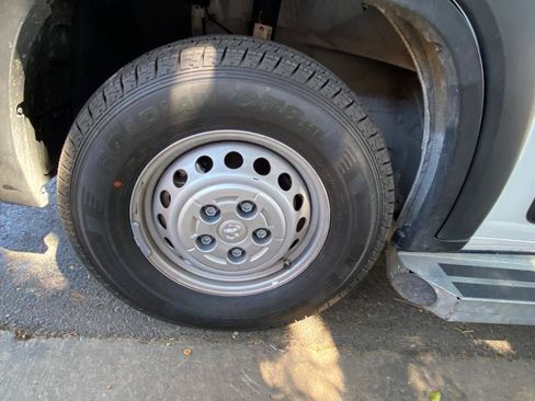 Used 2025 RAM ProMaster 2500 w/ U-Haul Equipment Group FWD image 25