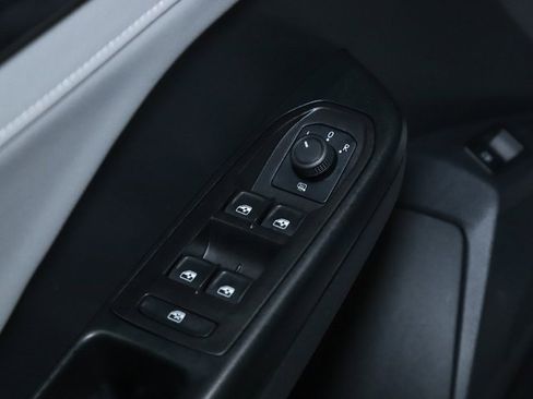 Used 2024 Volkswagen Taos SE image 17