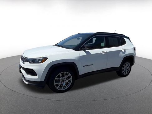 Used 2025 Jeep Compass Limited AWD/4WD image 6