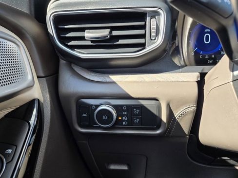 Used 2022 Ford Explorer Platinum w/ Equipment Group 601A image 23