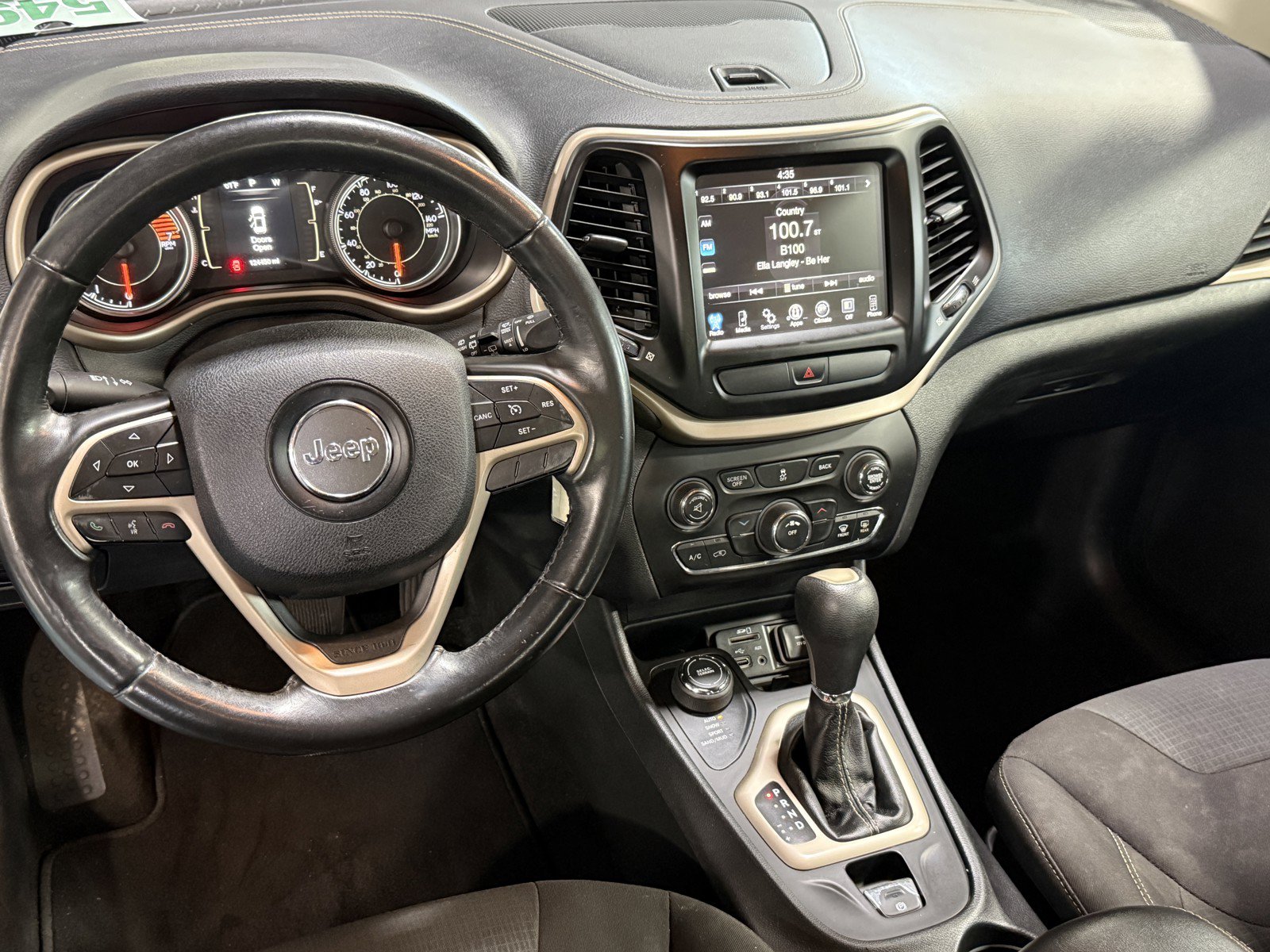 Used 2016 Jeep Cherokee Latitude AWD/4WD image 19