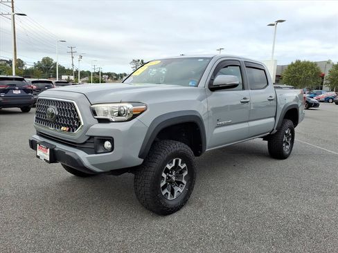 Used 2019 Toyota Tacoma TRD Off-Road AWD/4WD image 16