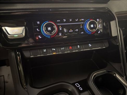 Used 2024 GMC Sierra 2500 AT4 image 29