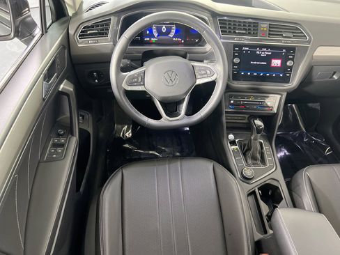 Used 2022 Volkswagen Tiguan SE AWD/4WD image 22