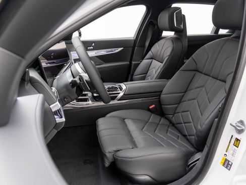 New 2025 BMW 750e xDrive AWD/4WD image 16