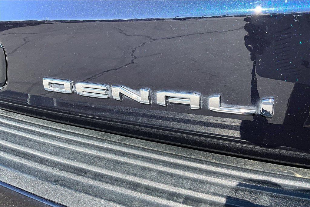 Used 2022 GMC Yukon XL Denali RWD image 25
