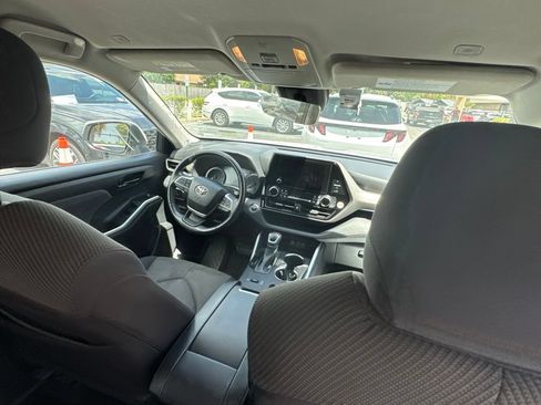 Used 2023 Toyota Highlander LE FWD image 15