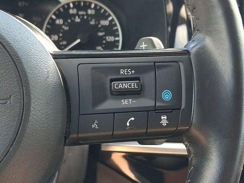 Used 2023 Nissan Pathfinder SL AWD/4WD image 10