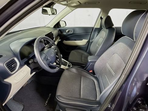 Certified 2024 Hyundai Venue Limited FWD image 23