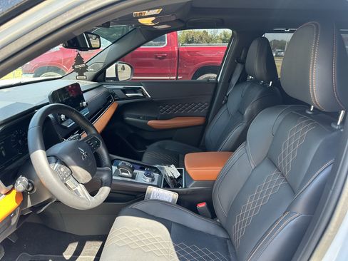 Used 2024 Mitsubishi Outlander SEL AWD/4WD image 17