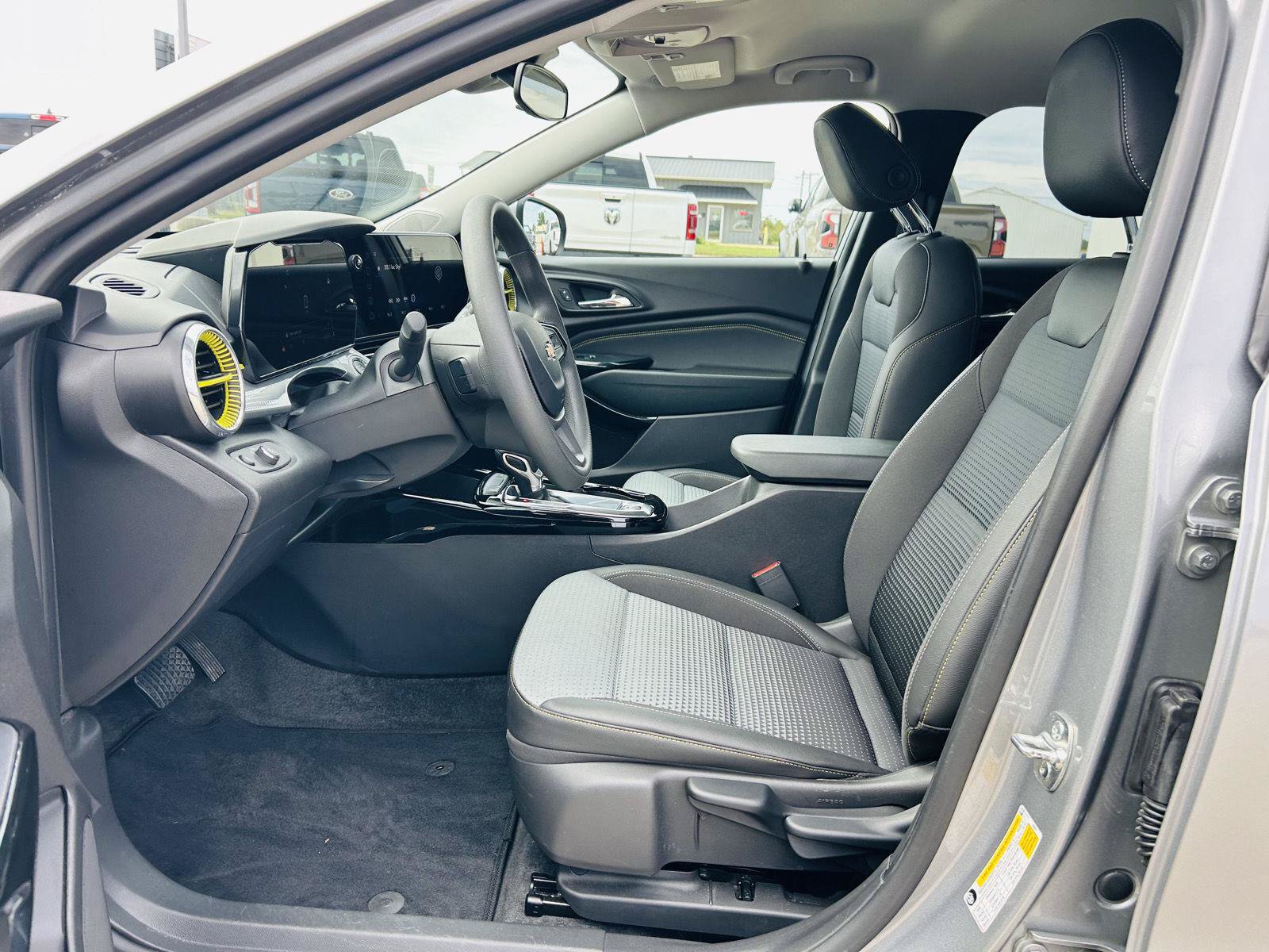 Used 2026 Chevrolet Trax LT FWD image 3