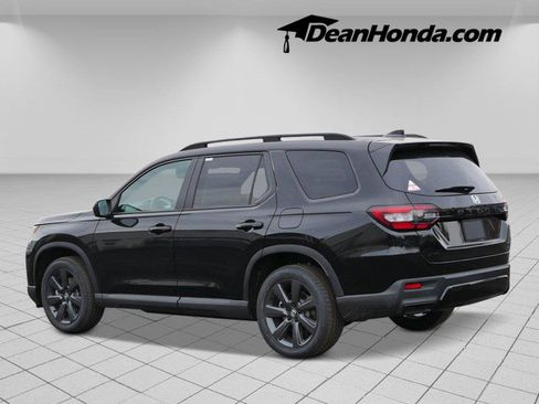 New 2026 Honda Pilot Sport image 3