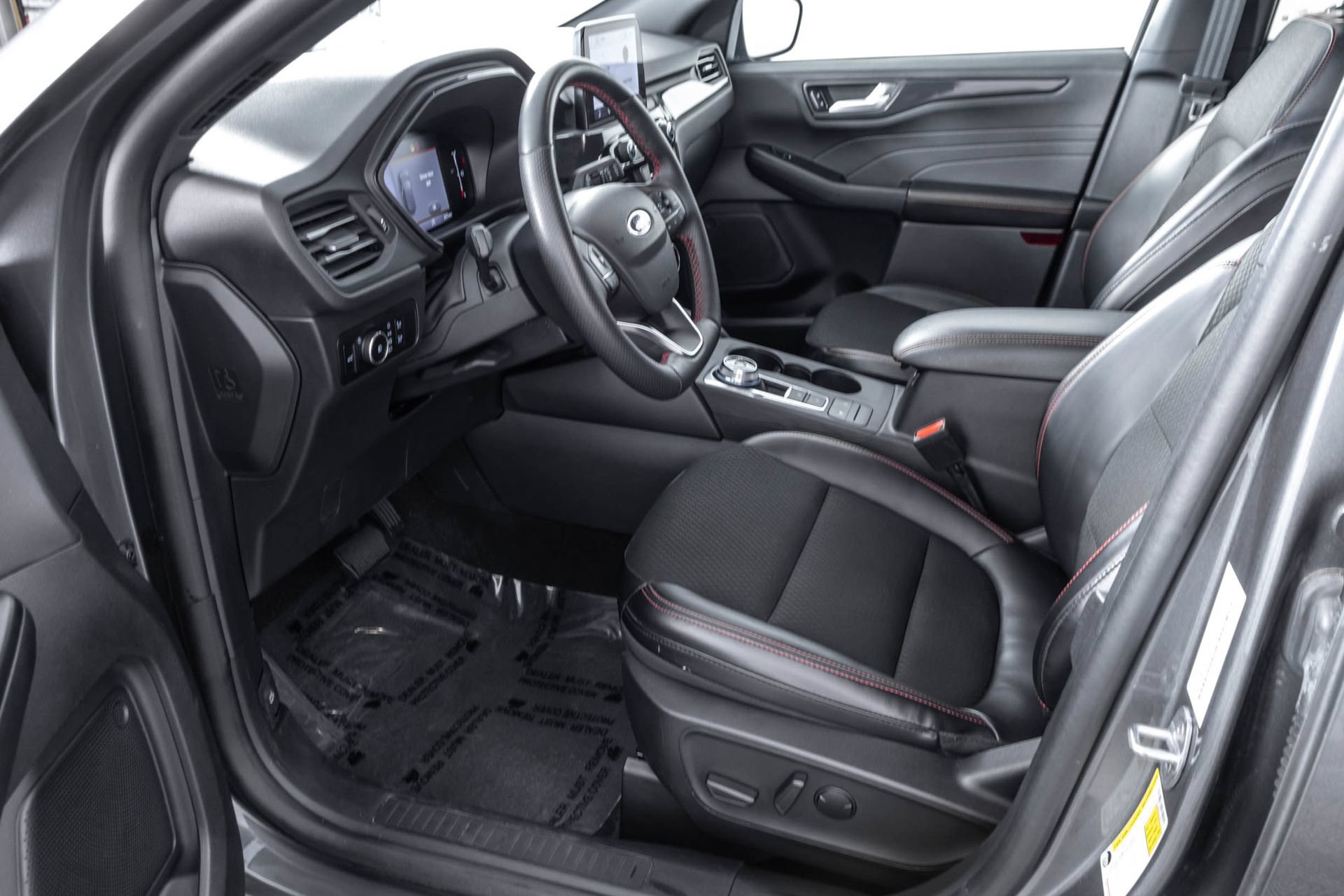 Used 2025 Ford Escape ST-Line Select AWD/4WD image 7