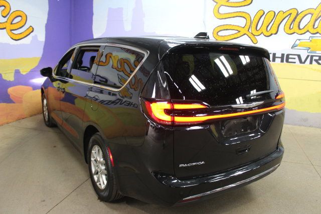 Used 2026 Chrysler Pacifica Select FWD image 6