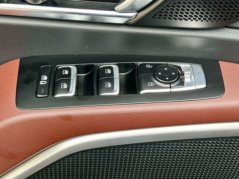 Used 2024 Kia Telluride EX w/ EX Captain's Chair Package AWD/4WD image 18
