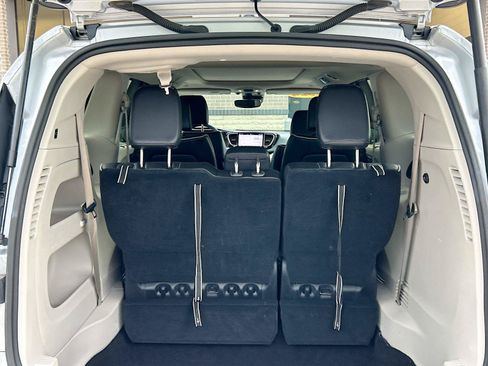 Used 2024 Chrysler Pacifica Limited FWD image 5