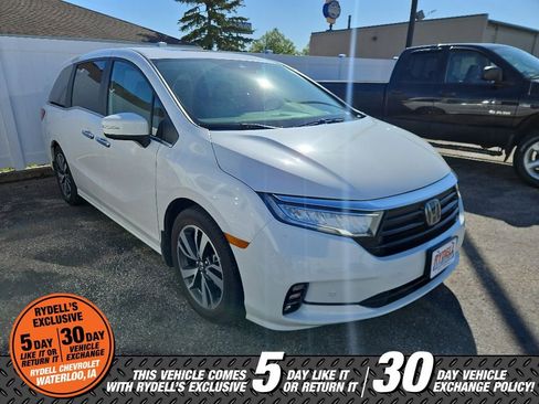 Used 2024 Honda Odyssey Touring image 3