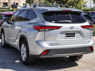 Used 2021 Toyota Highlander L FWD video 2