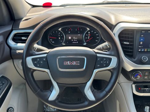 Used 2023 GMC Acadia SLT image 13