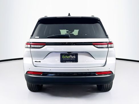 Used 2023 Jeep Grand Cherokee Altitude image 7