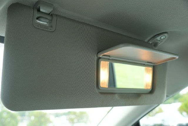 Used 2024 Toyota Sienna XLE FWD image 47