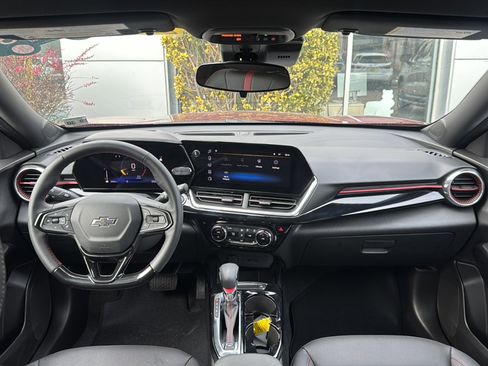 Used 2025 Chevrolet Trax RS w/ Driver Confidence Package image 25