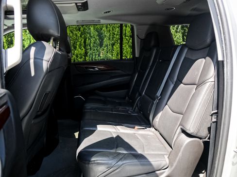 Used 2018 Cadillac Escalade ESV Luxury RWD image 8