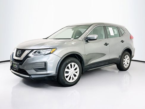Used 2018 Nissan Rogue S image 3