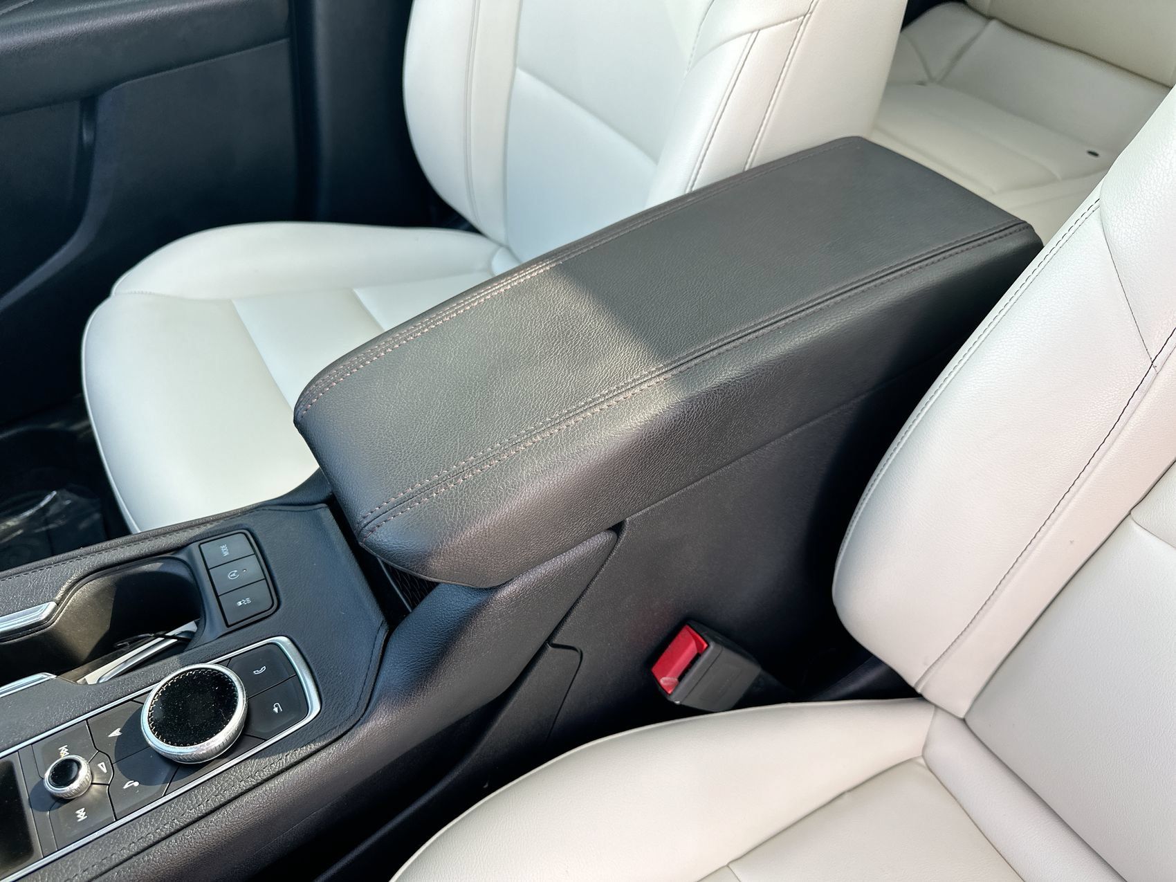 Used 2019 Cadillac XT4 Sport w/ Cold Weather Package FWD image 22