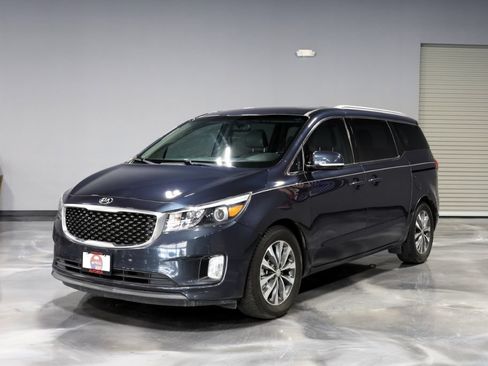 Used 2016 Kia Sedona SX FWD image 3